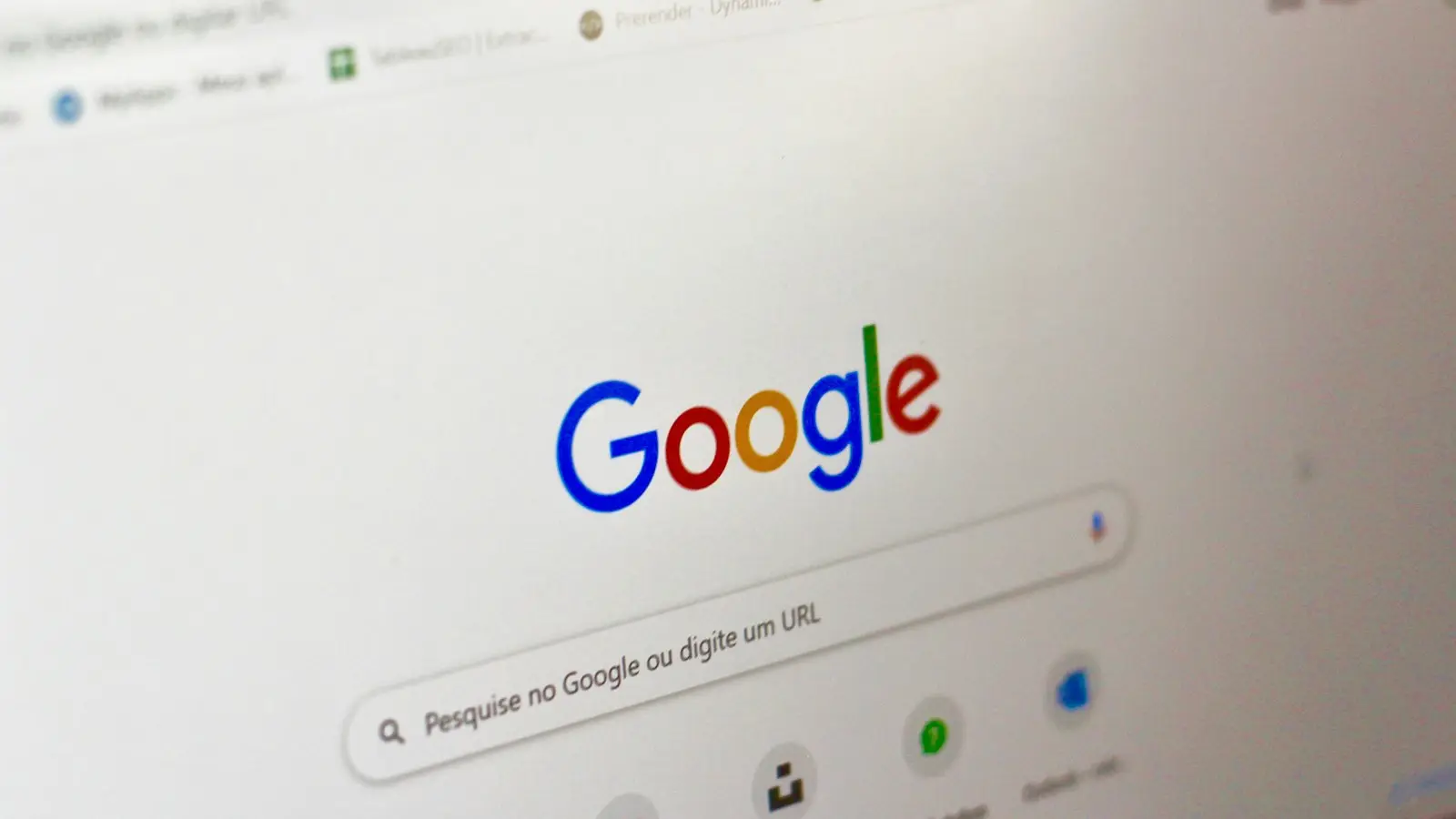 Ekran komputera z otwartą stroną wyszukiwarki Google