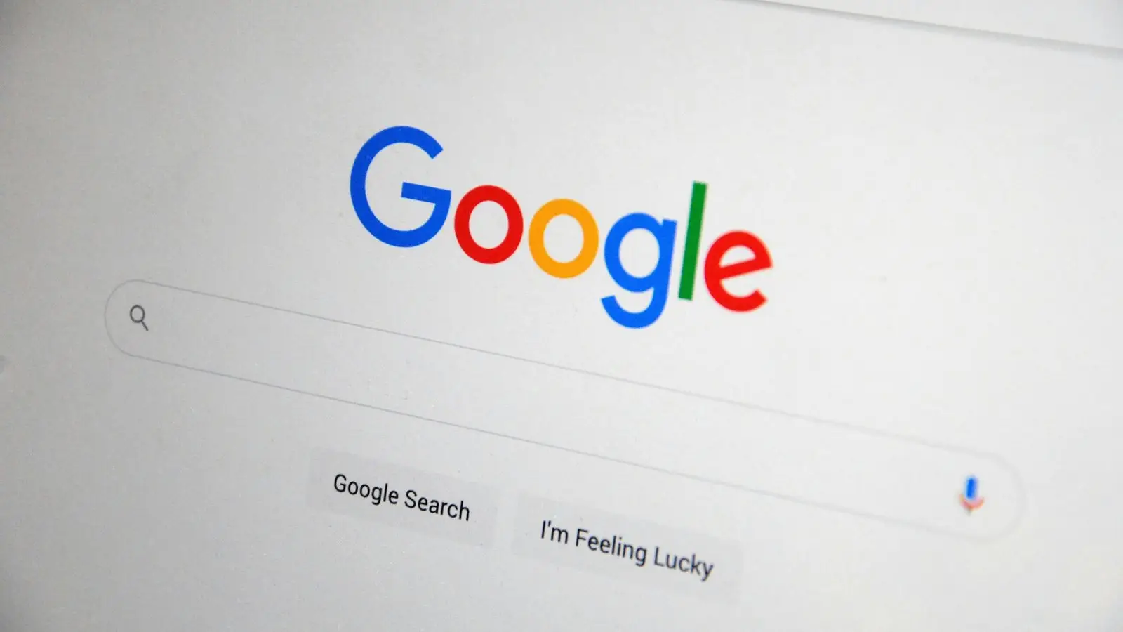 Strona główna wyszukiwarki Google na ekranie